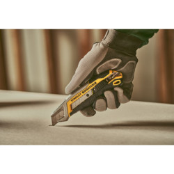 CUTTER QUICK SNAP FATMAX 18 MM BOUTON POUSSOIR