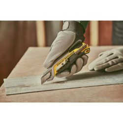 CUTTER QUICK SNAP FATMAX 18 MM BOUTON POUSSOIR