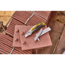 CUTTER QUICK SNAP FATMAX 18 MM BOUTON POUSSOIR