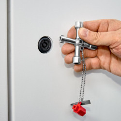 Clé universelle pour armoire de commande 76mm